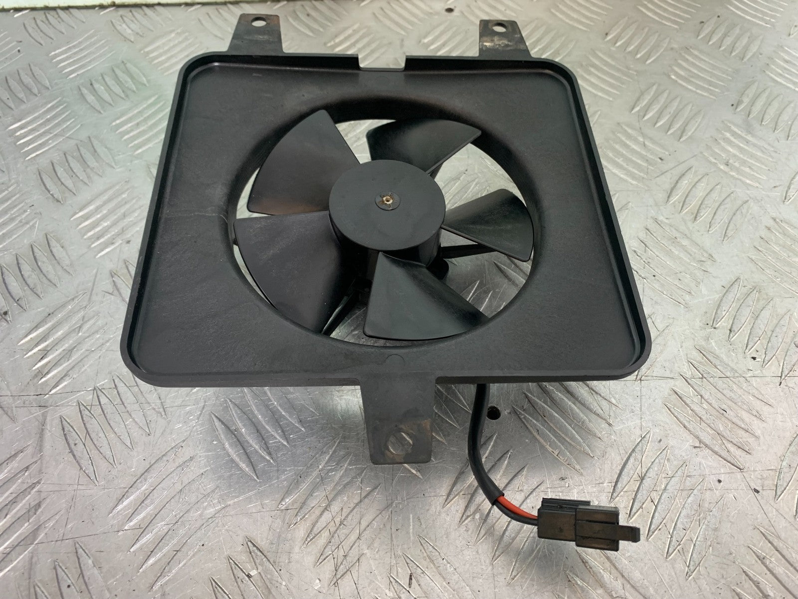TRIUMPH 955i SPRINT ST RADIATOR FAN  YEAR 1999-04 (CMB1230)