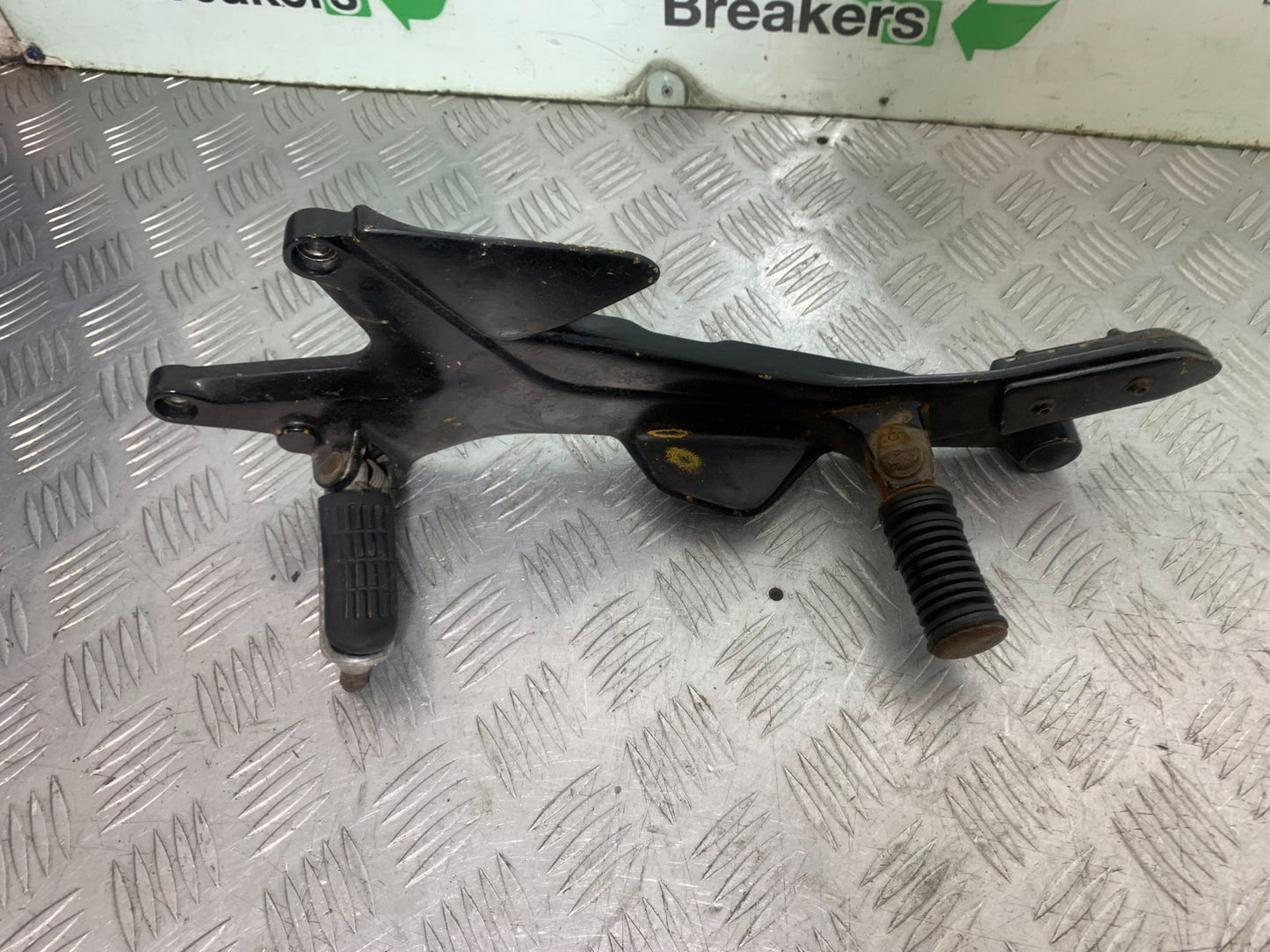 HONDA CBF600 CBF 600 LEFT HANGER AND PEGS  YEAR 2004-07  (CMB1305)