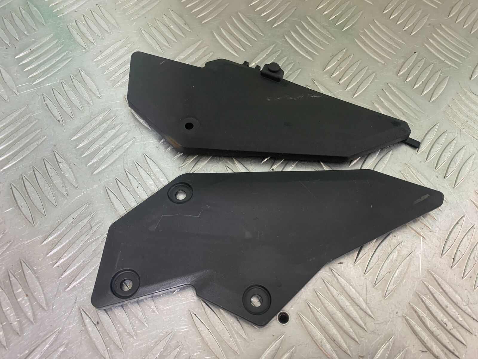 KAWASAKI Z300 ER300 LEFT AND RIGHT INFILLS  YEAR 2016-2018  (CMB1056)