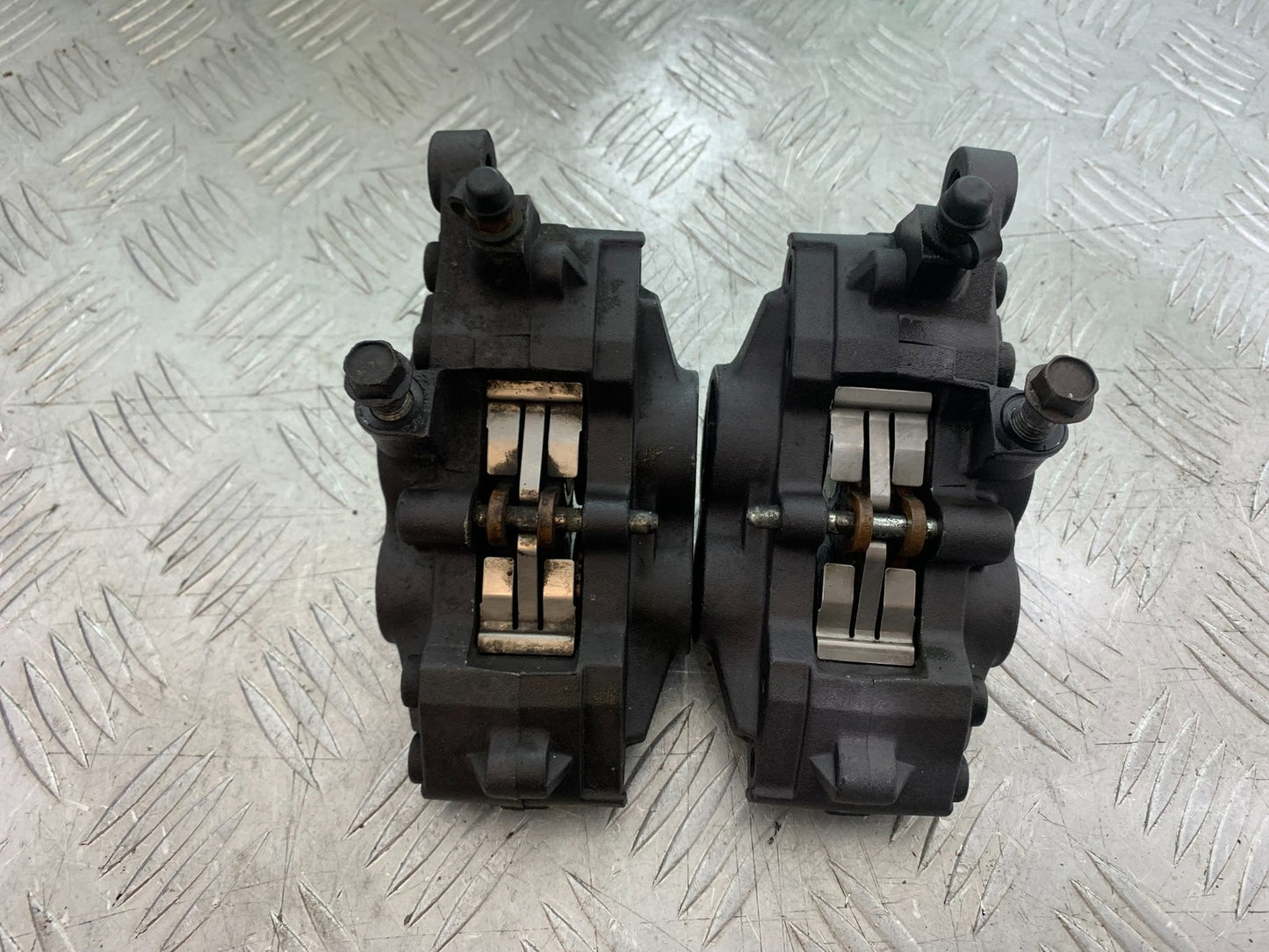 TRIUMPH TROPHY 900 FRONT BRAKE CALIPERS   YEAR 1991-95 (CMB1251)
