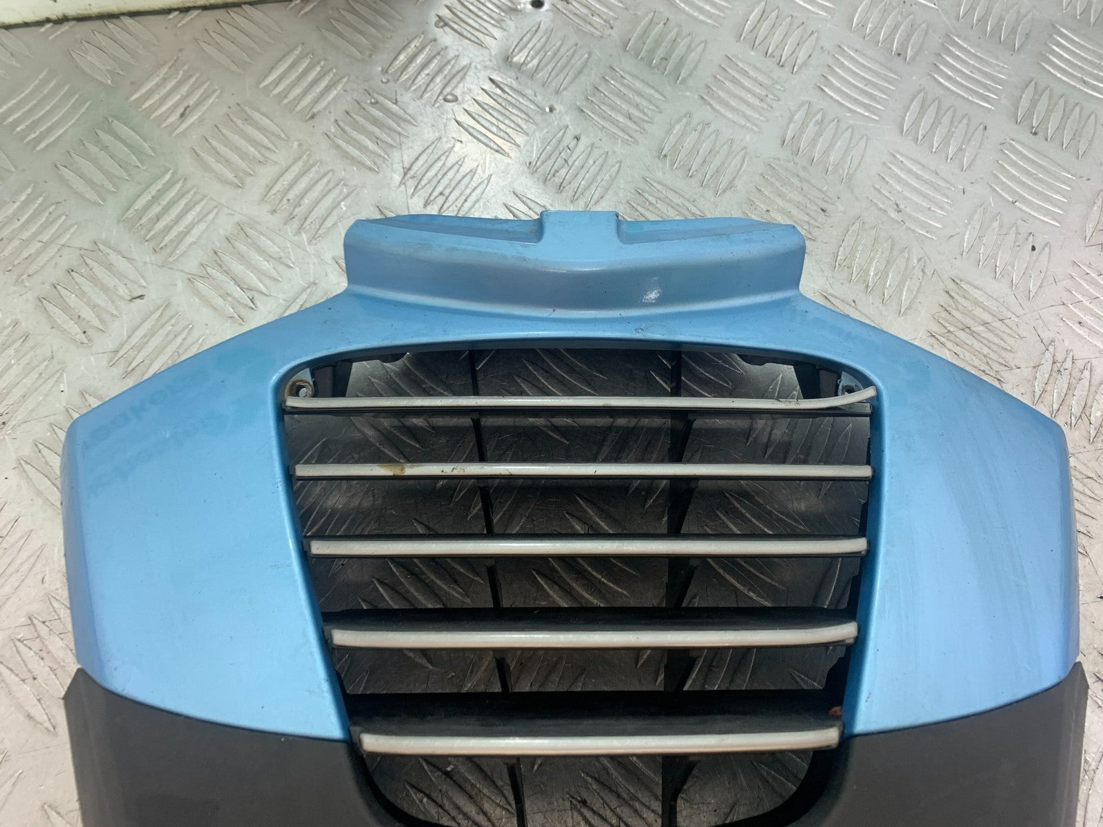 PIAGGIO MP3 250 ie FRONT GRILL PANEL  YEAR 2007 (CMB1307)