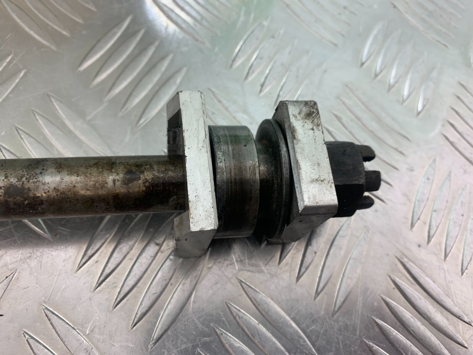 KAWASAKI ZZR1200 ZZR 1200 REAR WHEEL SPINDLE  YEAR 2002-05 (STOCK 993)