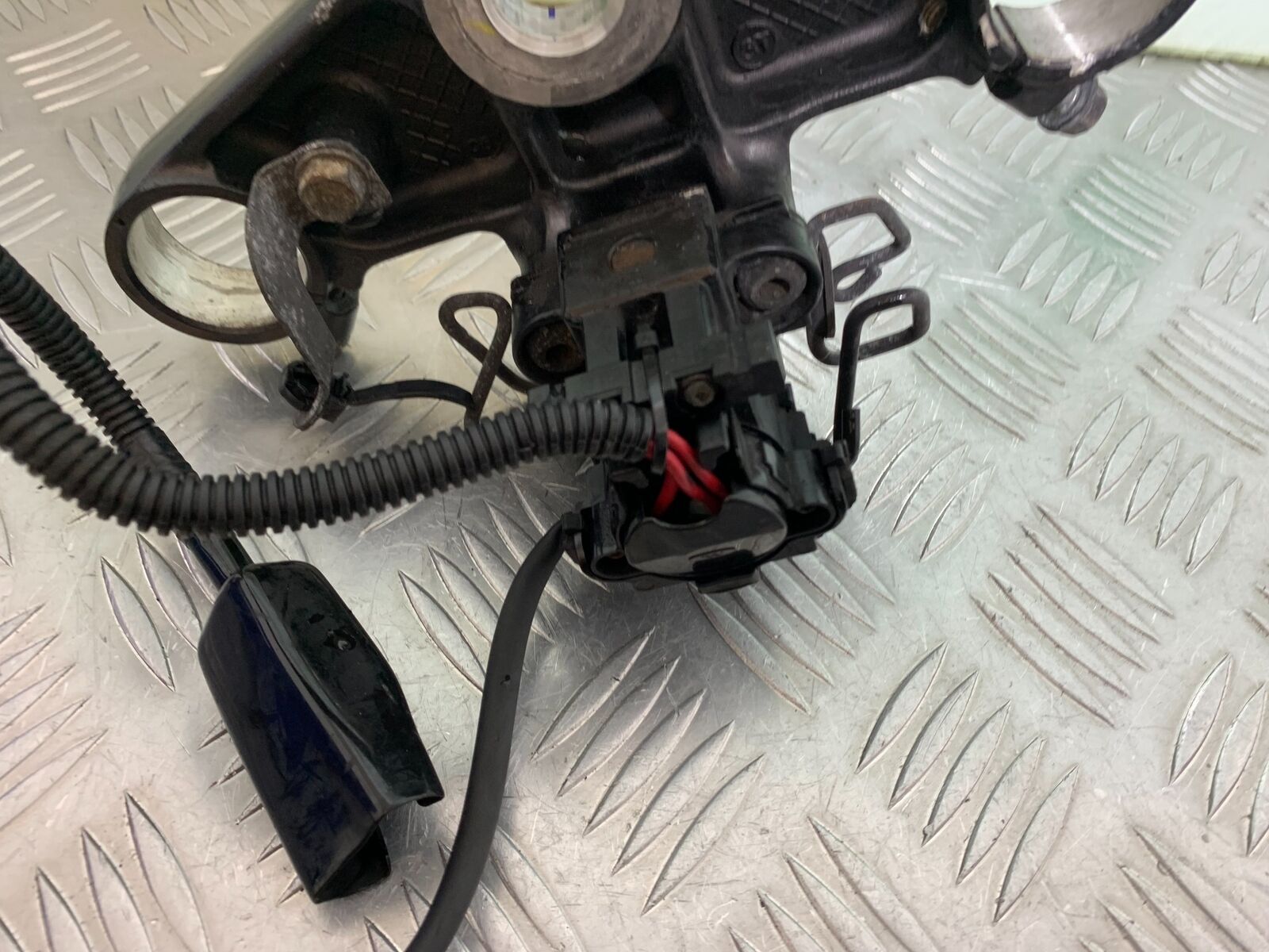 HONDA CBR500R CBR 500 R IGNITION SWITCH KEY TOP YOKE  YEAR 2012-16 (CMB1048)